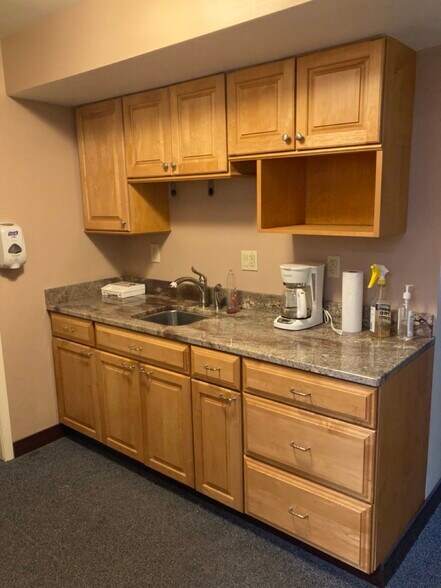 More Photos Of 3046 Industrial Blvd, Bethel Park Light Manufacturing For Lease