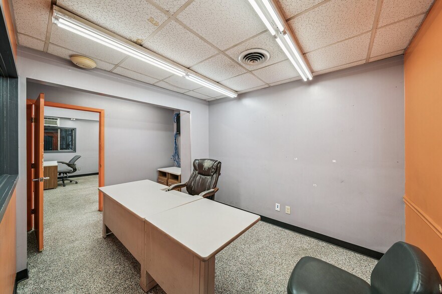 More Photos Of 8118 E 44th St, Tulsa Warehouse For Lease