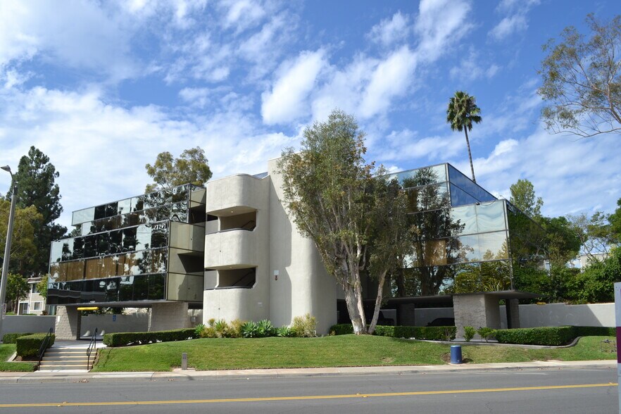 Primary Photo Of 23291 Mill Creek Dr, Laguna Hills Medical For Lease