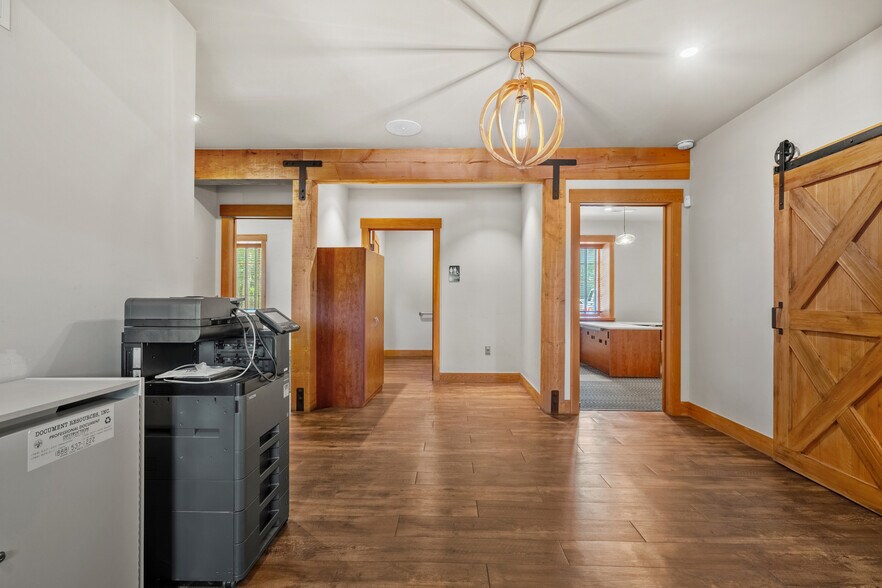 More Photos Of 720 Poyntz Ave, Manhattan Office For Sale