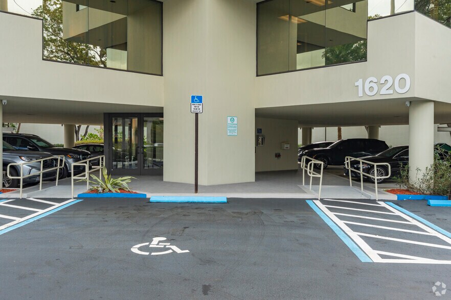 More Photos Of 1620 W Oakland Park Blvd, Fort Lauderdale Medical For Sale