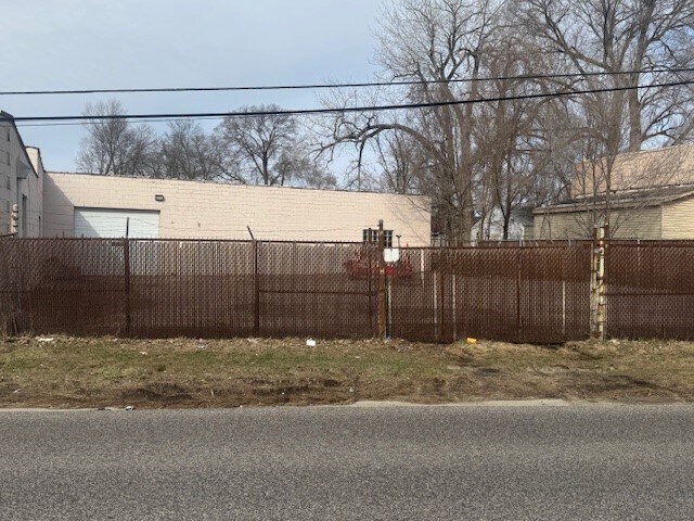 More Photos Of 1015 S Lake St, Aurora Manufacturing For Sale