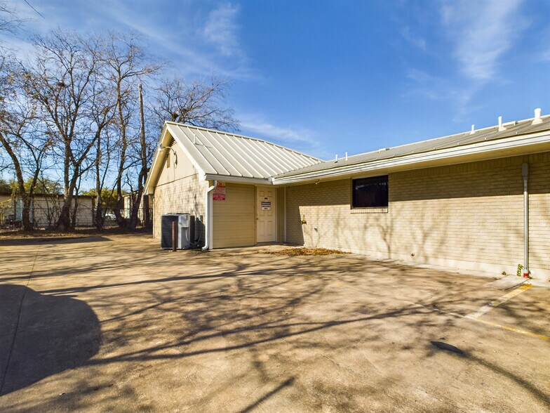 More Photos Of 1407 W University Dr, McKinney Medical For Sale