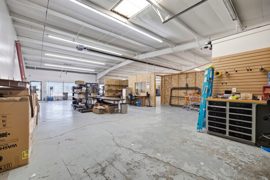 More Photos Of 2015-2017 2nd Ave, Greeley Warehouse For Lease