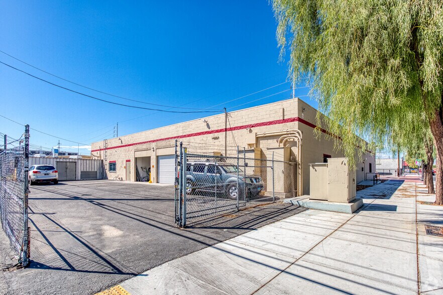 More Photos Of 901 S 1st St, Las Vegas Warehouse For Lease