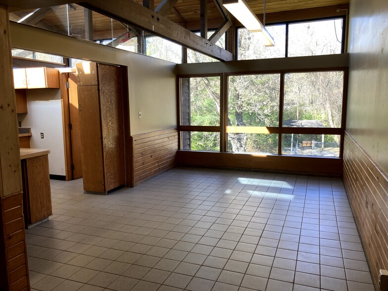 More Photos Of 1301 Kenyon Ave, Des Moines Loft Creative Space For Sale