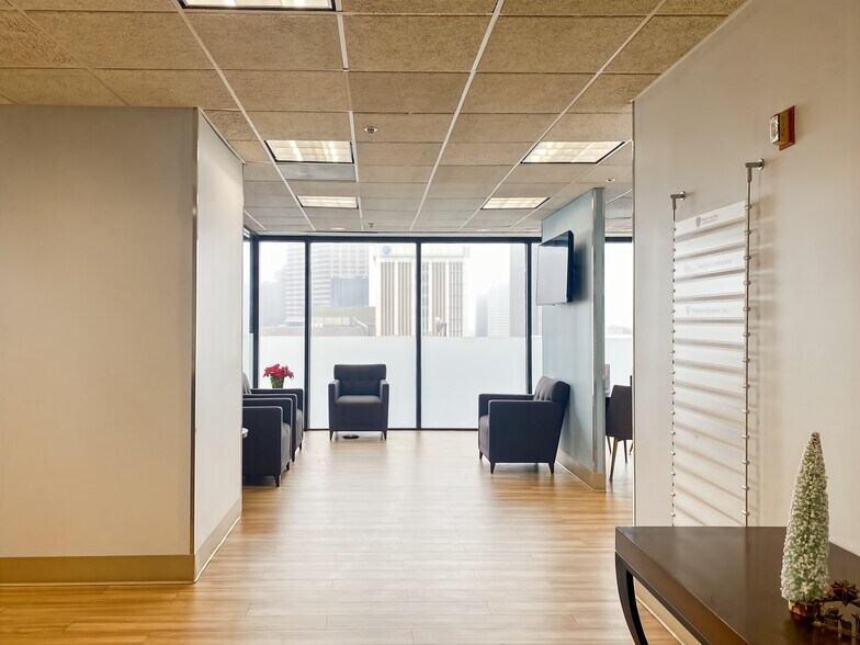 More Photos Of 650 Poydras St, New Orleans Coworking Space