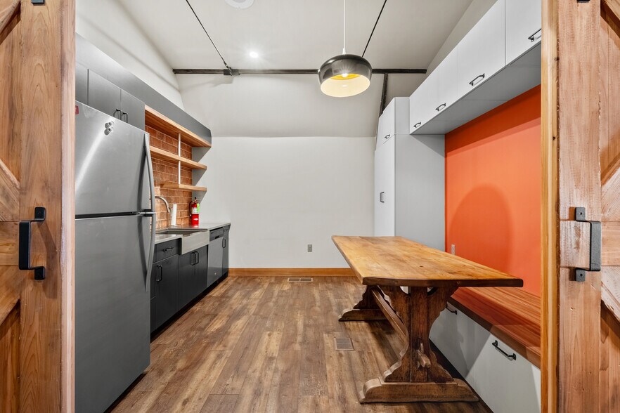 More Photos Of 720 Poyntz Ave, Manhattan Office For Sale