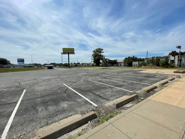 More Photos Of 9300 Blue Ridge Blvd, Kansas City Bank For Sale