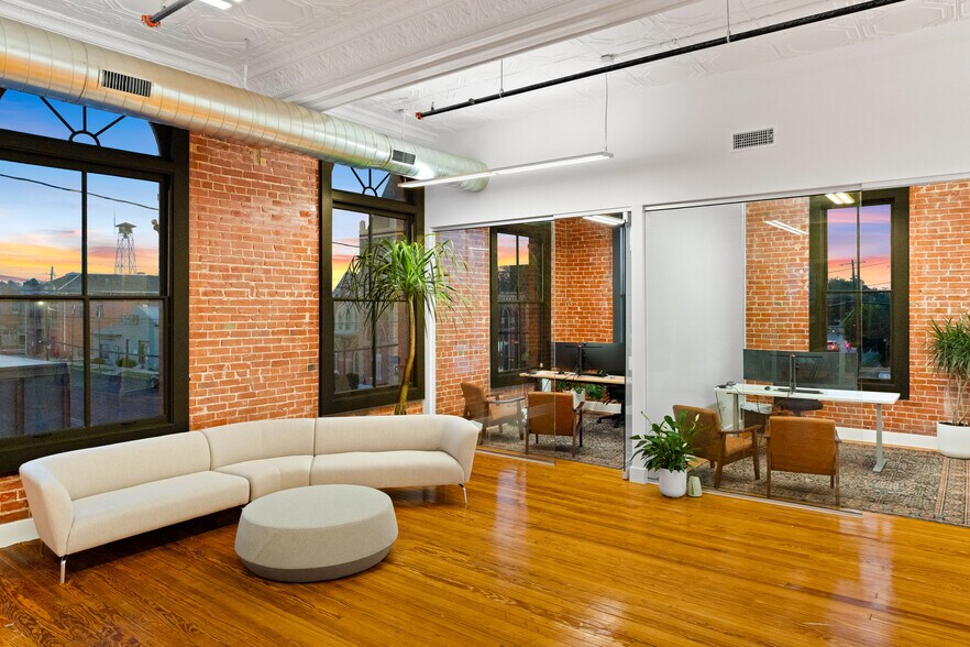 More Photos Of 119 W San Antonio St, Lockhart Storefront Retail Office For Lease