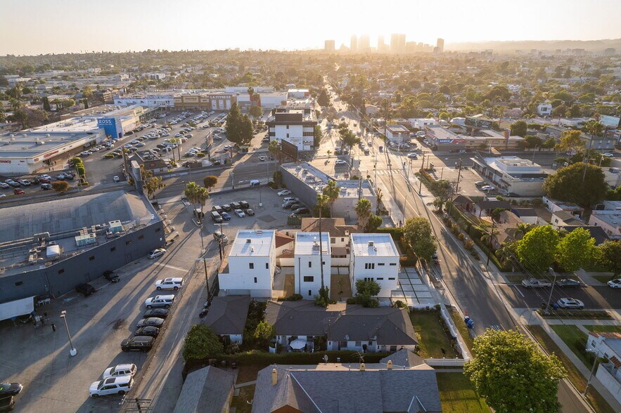More Photos Of 6082 W 18th St, Los Angeles Apartments For Sale
