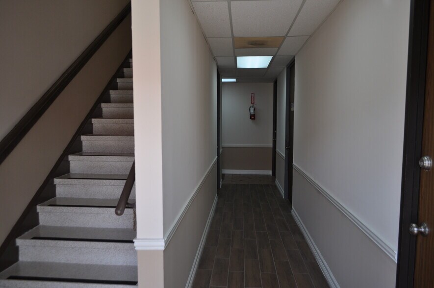 More Photos Of 17150 Butte Creek Rd, Houston Office Residential For Lease