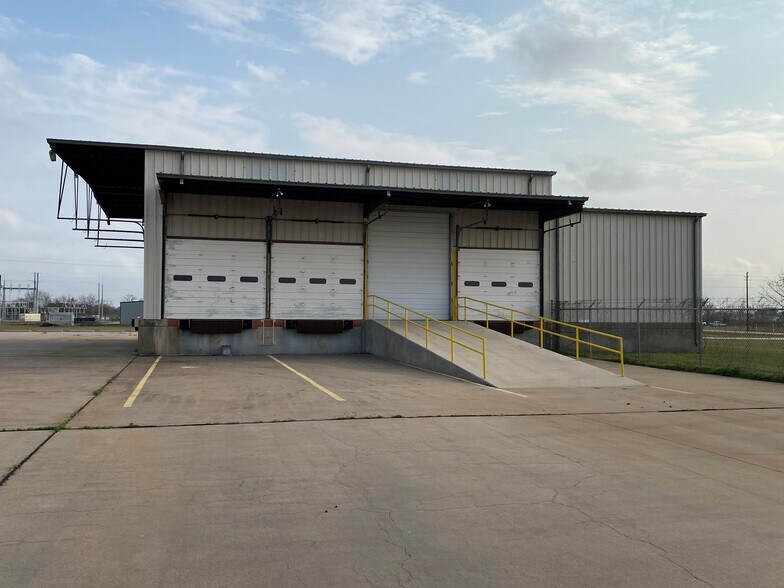 More Photos Of 140 Industrial Park Dr dr, Bay City Industrial For Sale
