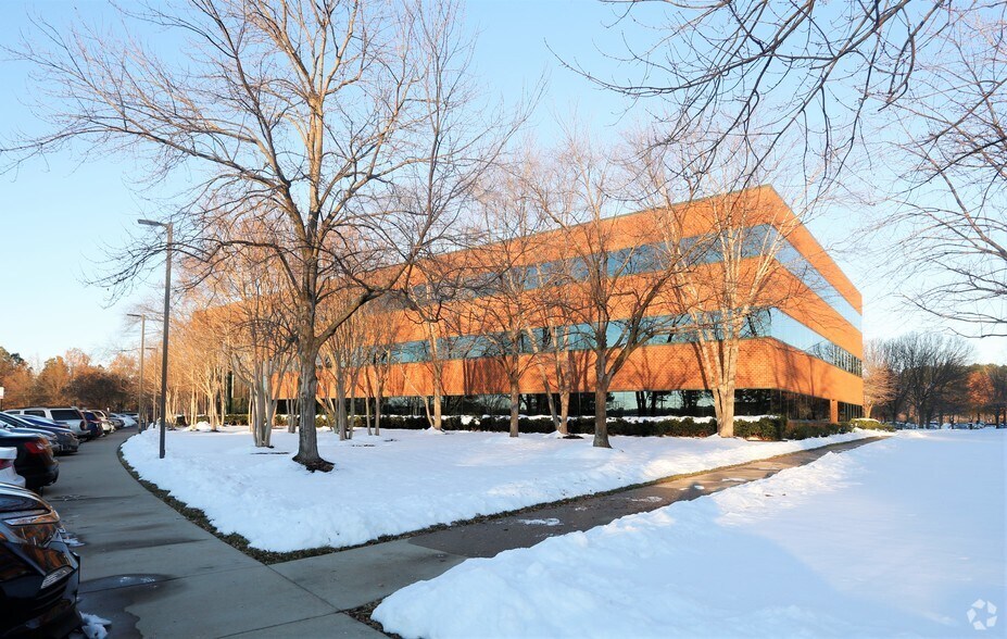 Primary Photo Of 4881 Cox Rd, Glen Allen Office For Sale