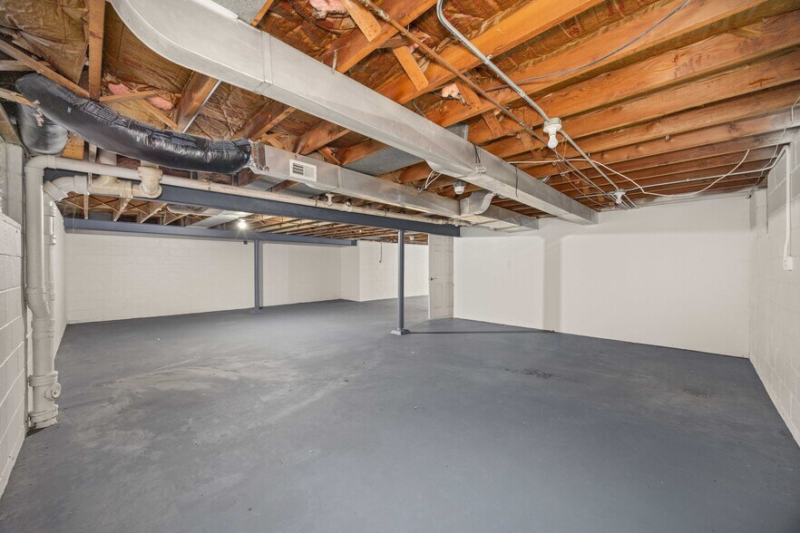 More Photos Of 704 E 9th St, Lockport Medical For Lease