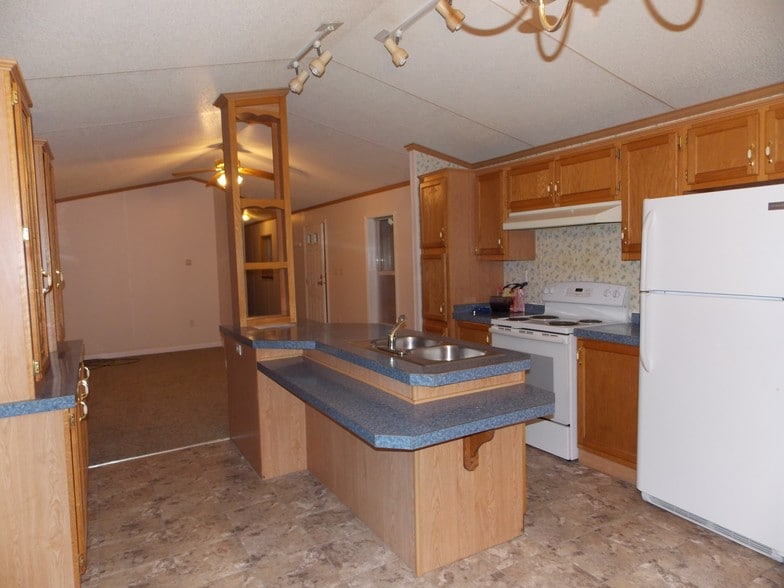 More Photos Of 15033-15045 Dunnings Hwy, East Freedom Apartments For Sale