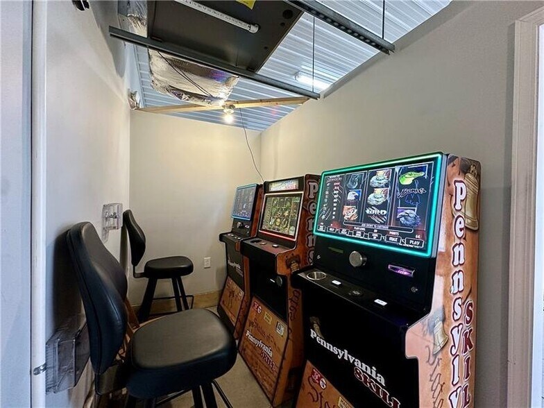 More Photos Of 1814 W State St, New Castle Convenience Store For Sale