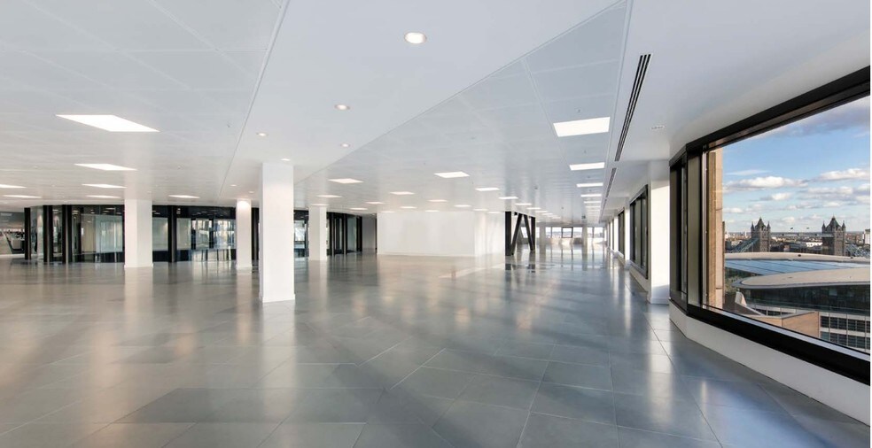 More Photos Of 3 Minster Ct, London Office For Lease