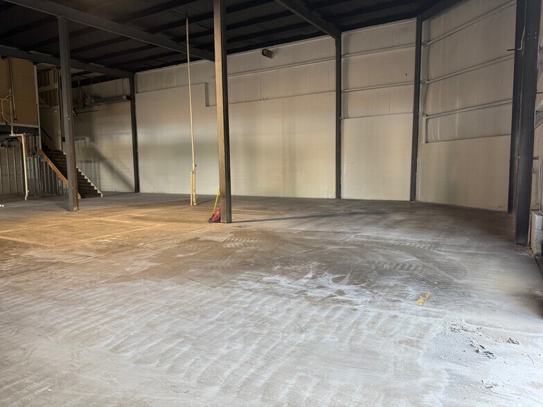 More Photos Of 1190 Pompton Ave, Cedar Grove General Retail For Lease
