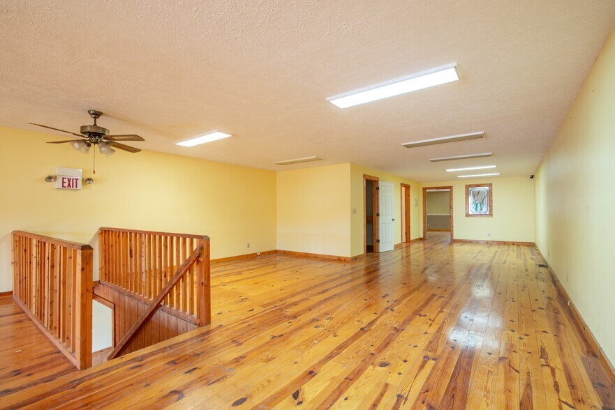 More Photos Of 641 Highland Ave, Vine Grove Freestanding For Sale