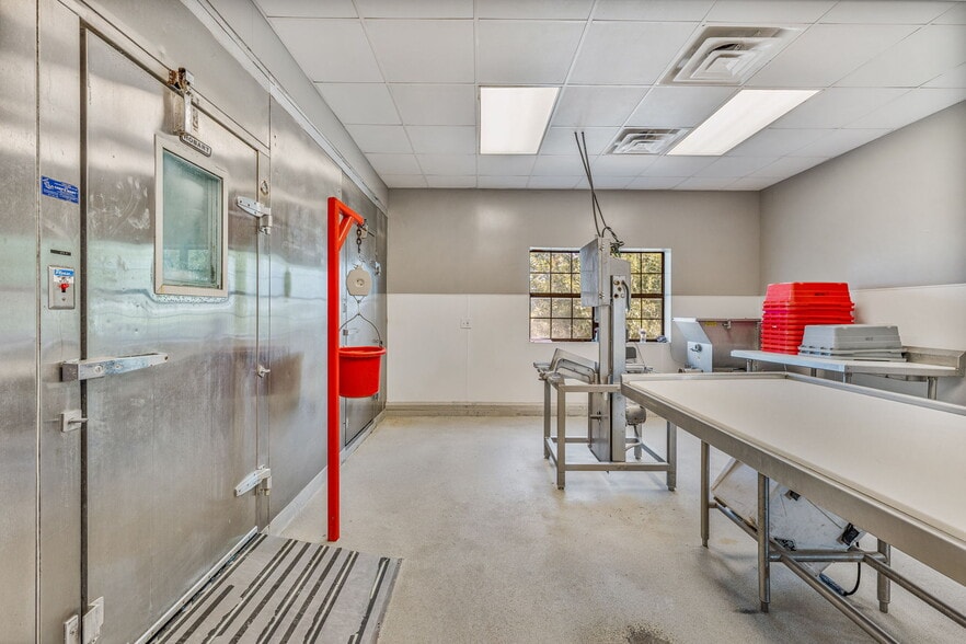 More Photos Of 1321 N FM 56, Glen Rose Trailer Camper Park For Sale