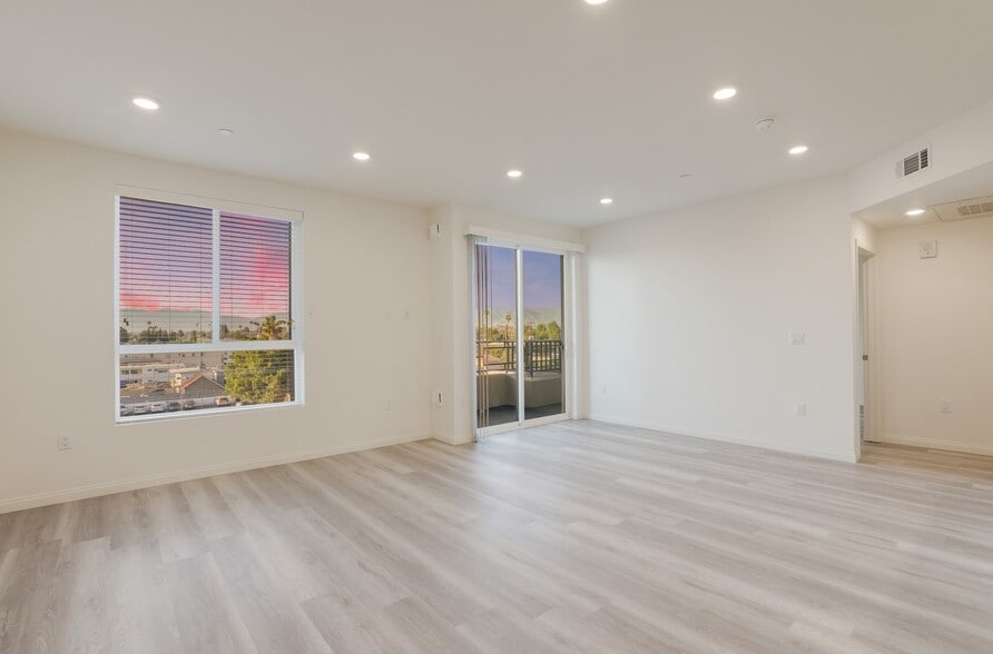 More Photos Of 13724 Victory Blvd, Van Nuys Apartments For Sale
