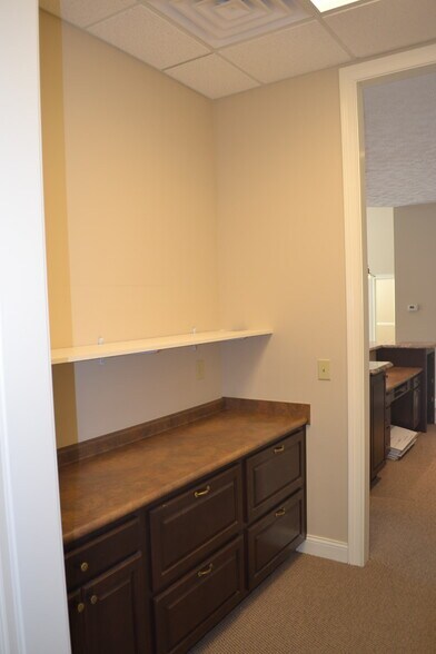 More Photos Of 3930 Mezzanine Dr, Lafayette Medical For Lease