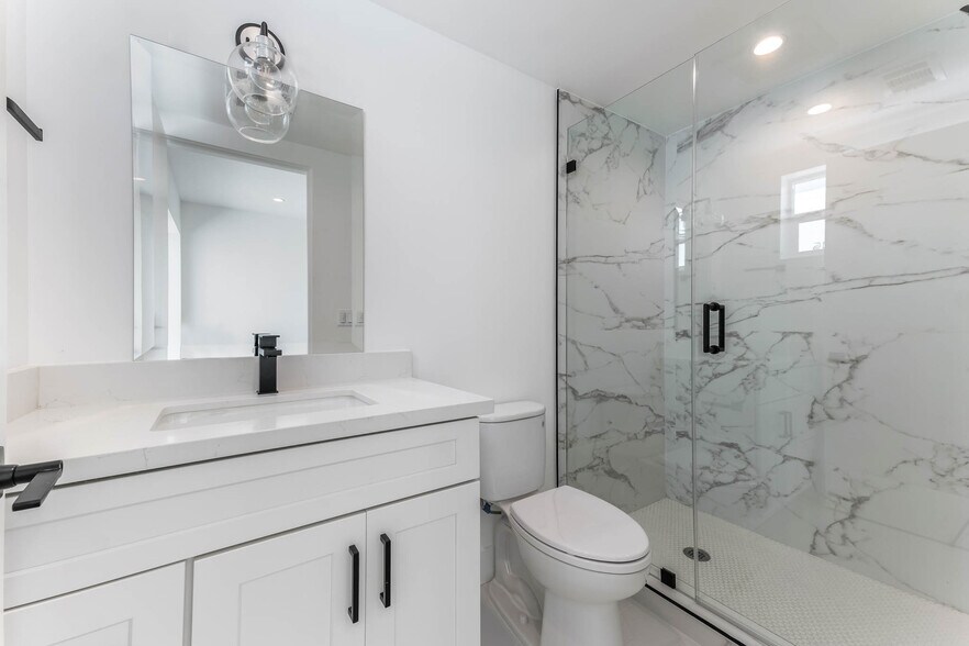 More Photos Of 21719 Hart St, Canoga Park Apartments For Sale