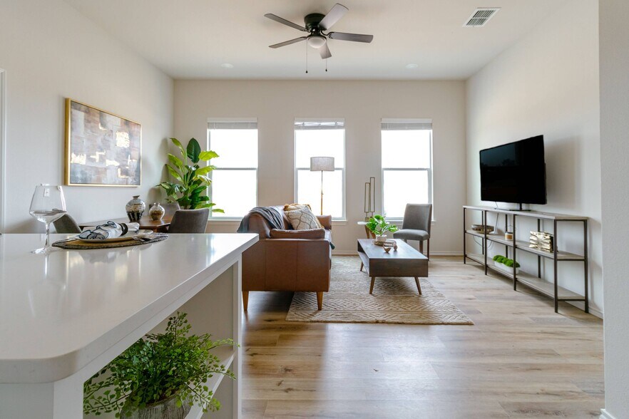 More Photos Of 20048 County Road 4118 Rd, Lindale Apartments For Sale