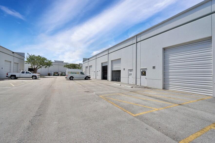 More Photos Of 2743-2761 NW 19th St, Pompano Beach Warehouse For Lease