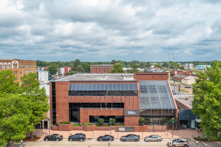 More Photos Of 214 Jefferson St, Lafayette Office For Sale