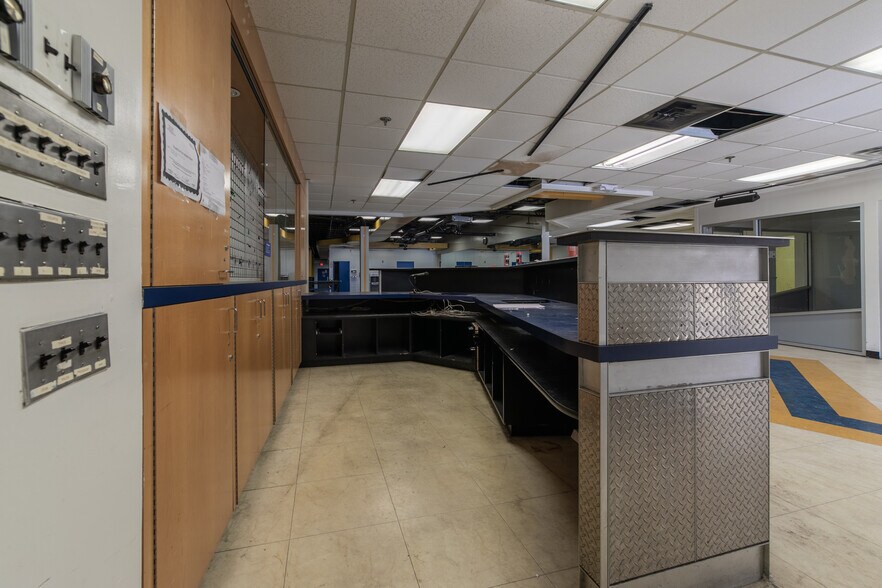 More Photos Of 450 State Route 34, Old Bridge Light Distribution For Sale