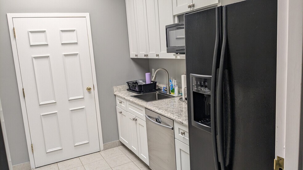 More Photos Of 2369-2371 Lakeview Dr, Dayton Office For Lease