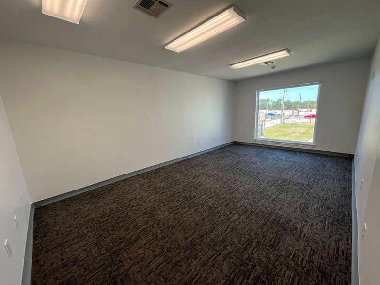 More Photos Of 1715 Northpark Dr, Kingwood Storefront For Lease