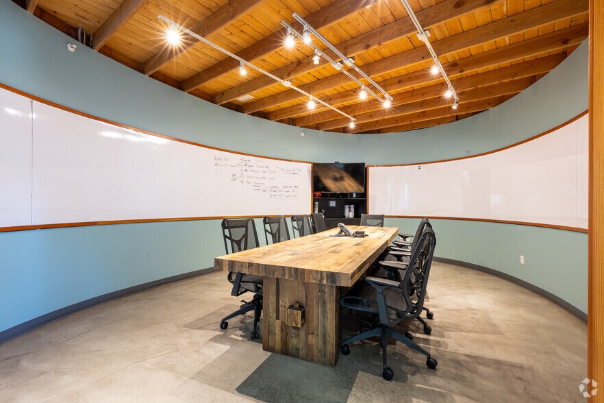 More Photos Of 15000 Ventura Blvd, Sherman Oaks Loft Creative Space For Lease