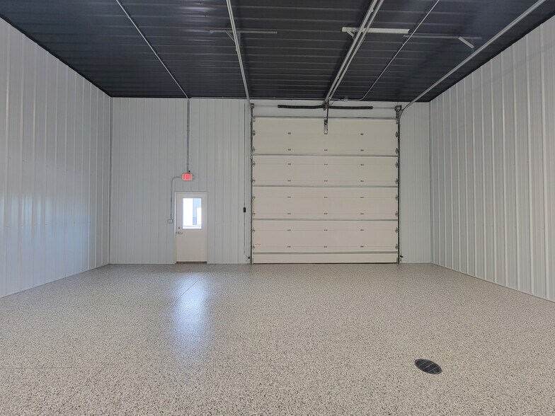 More Photos Of 308 N Heritage Rd, Brandon Warehouse For Sale