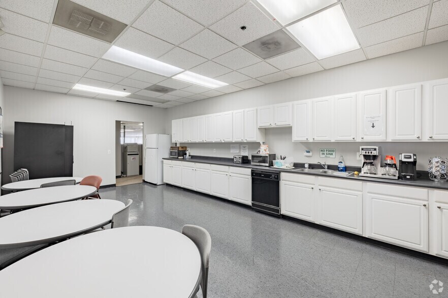 More Photos Of 25780-25790 Commerce Dr, Madison Heights Office For Sale