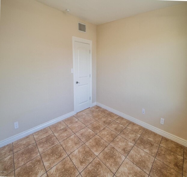 More Photos Of 2825 E 22nd St, Tucson Office Residential For Sale