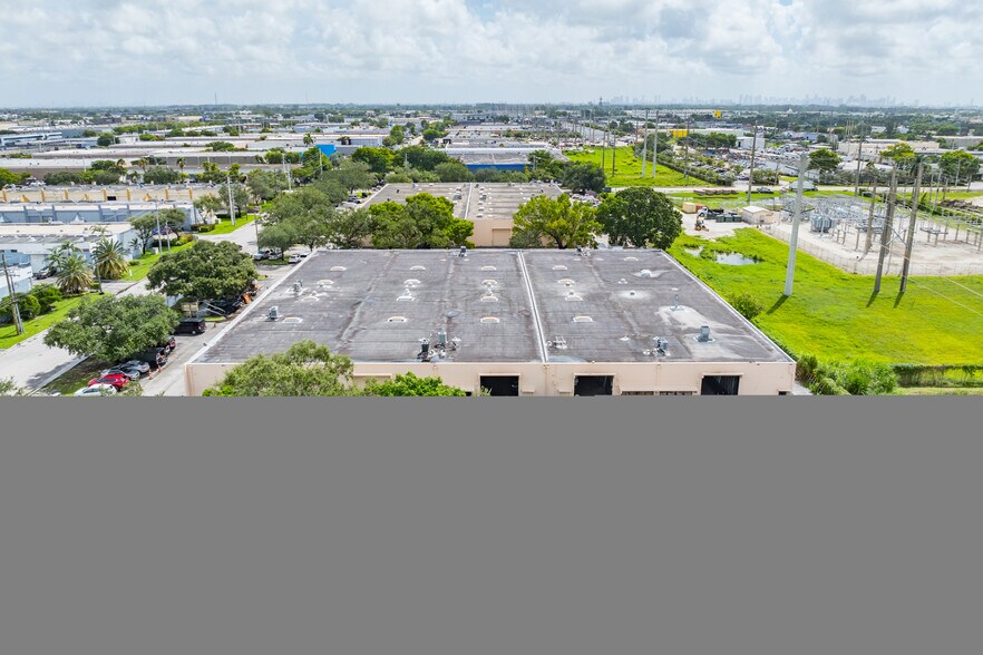More Photos Of 6350-6370 NW 82nd Ave, Miami Light Manufacturing For Lease