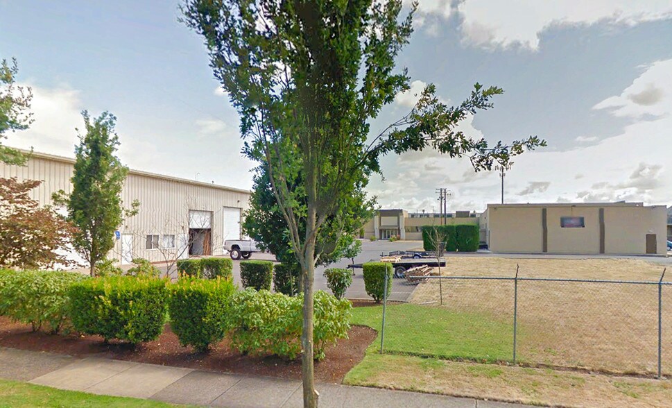 More Photos Of 576 Patterson St NW, Salem Warehouse For Lease