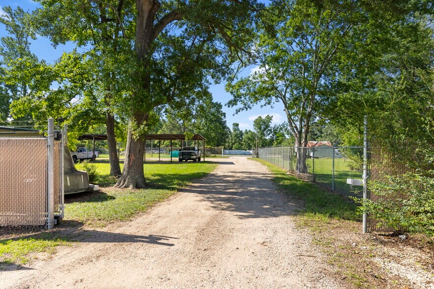 More Photos Of 13568 Oil Field Rd, Conroe Office Residential For Lease