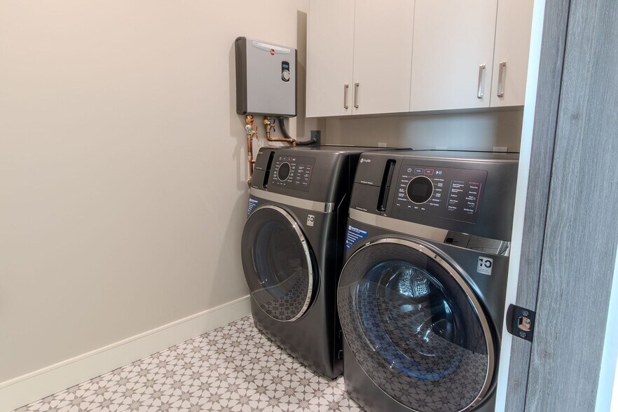 More Photos Of 2941 Mary St, La Crescenta Apartments For Sale