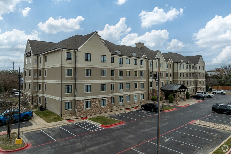 Primary Photo Of 520 I-35, Round Rock Hotel For Sale