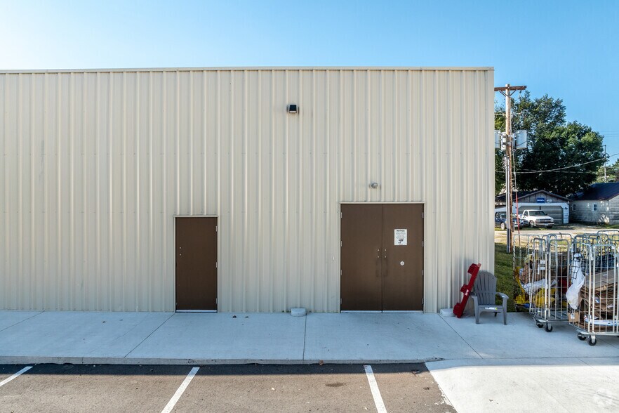 More Photos Of 113 E Main Ave, Rockford Convenience Store For Sale