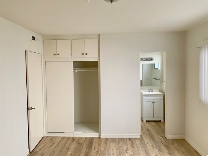 More Photos Of 324 E Santa Anita Ave, Burbank Apartments For Sale