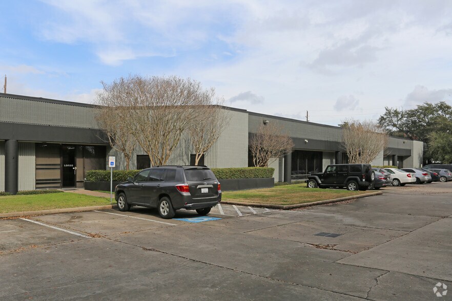 More Photos Of 900 S Loop Fwy W, Houston Unknown For Lease
