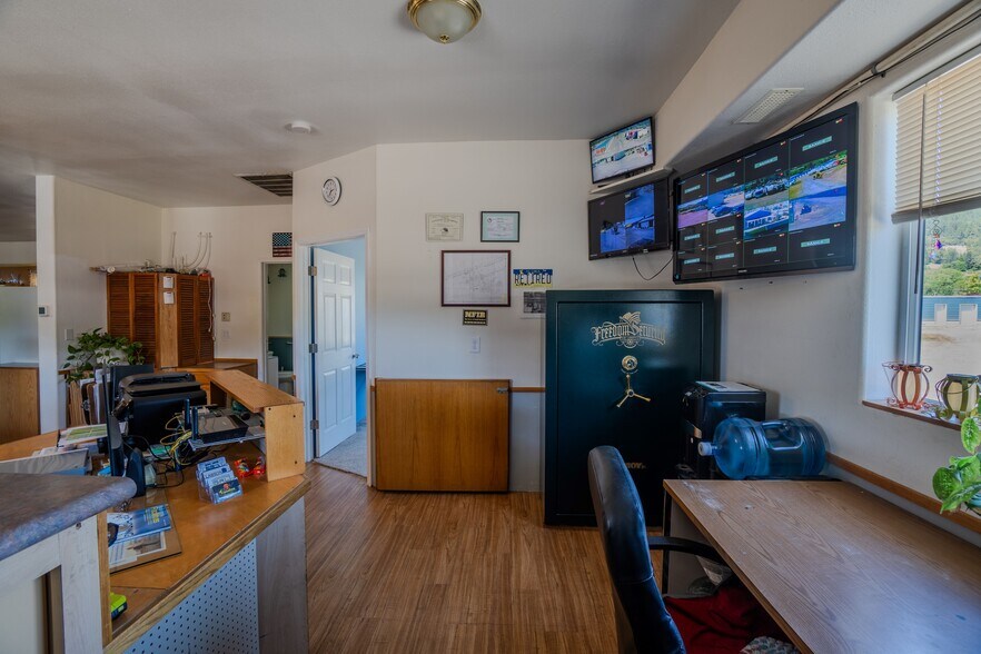 More Photos Of 215 Lawson Ln, Tenmile Warehouse For Sale