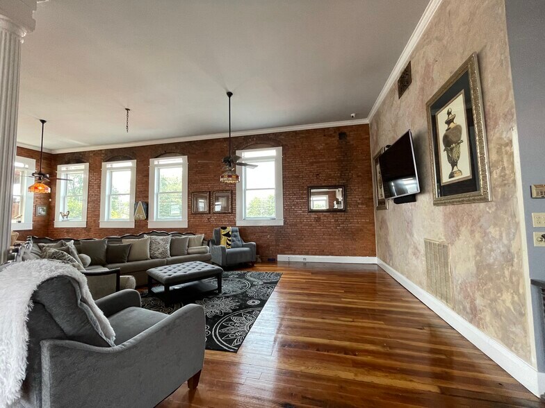 More Photos Of 117 N Jefferson Ave, Eatonton Storefront For Sale