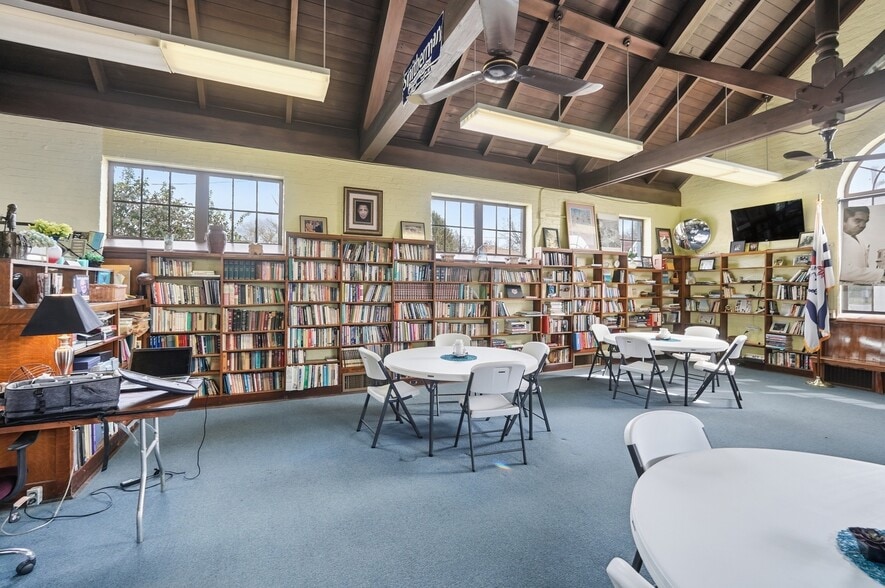 More Photos Of 1703 Dale Rd, Cincinnati Public Library For Sale