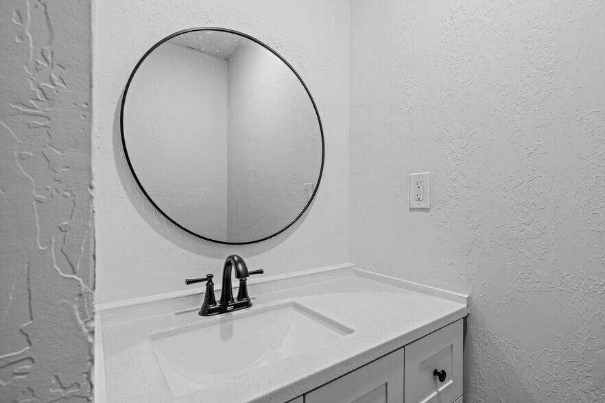 More Photos Of 1774 S Grant Ave, Springfield General Retail For Sale